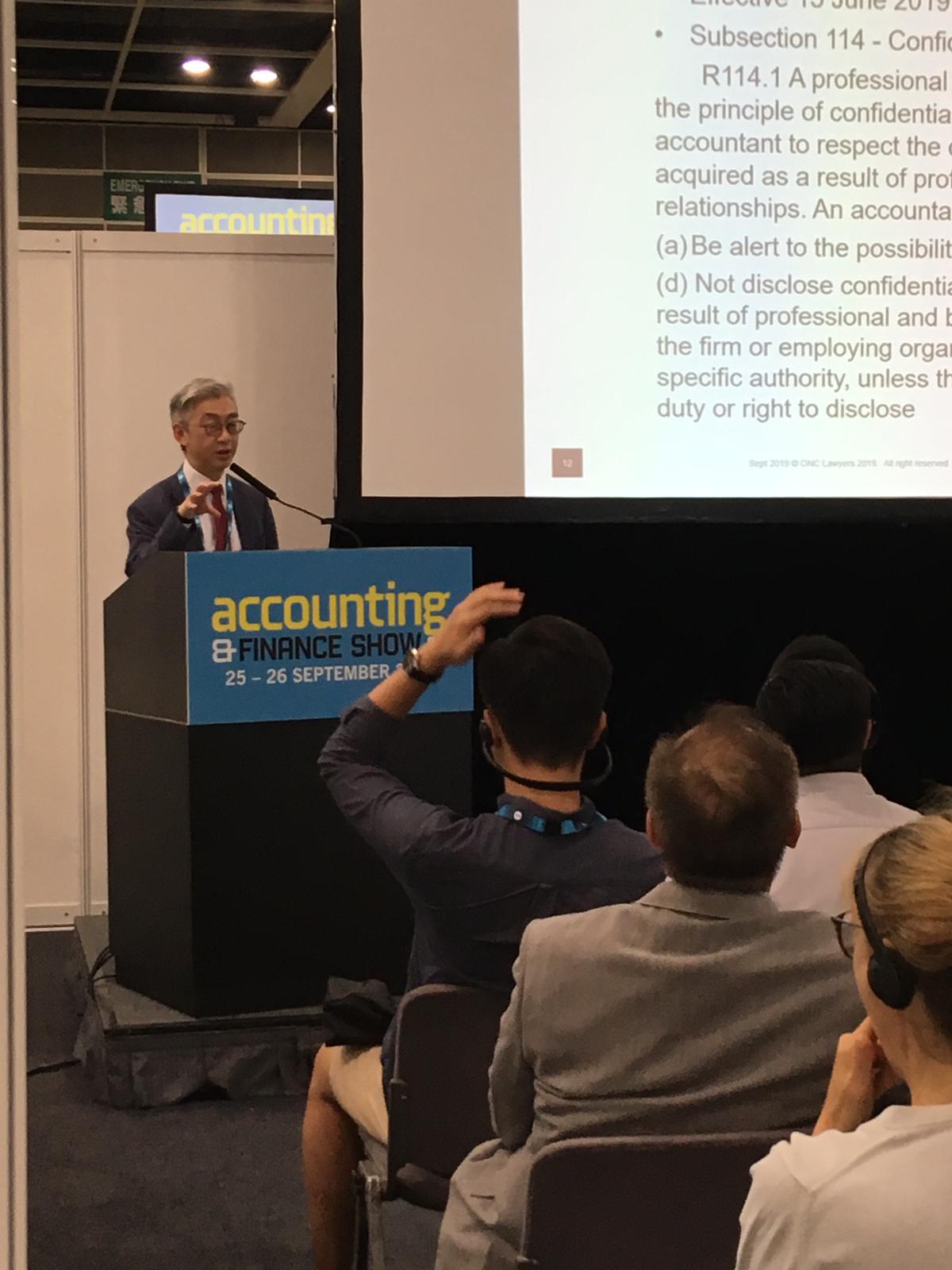 Mr Dominic Wai gave a presentation on legal issues for running business in the cloud at the Accounting and Finance Show HK