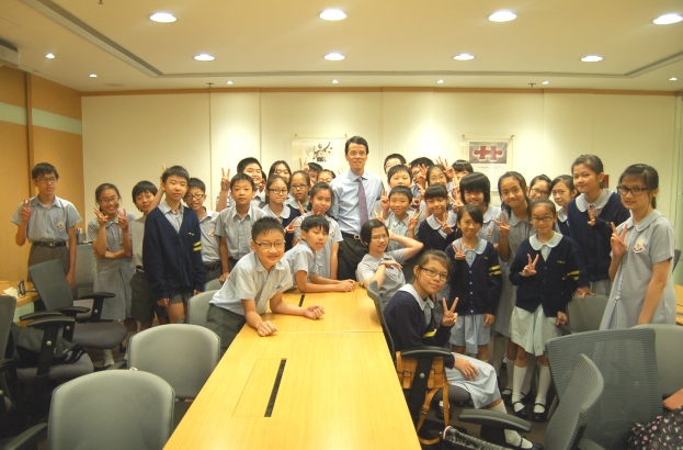 Mr. Ludwig Ng shared with primary students on life as a lawyer